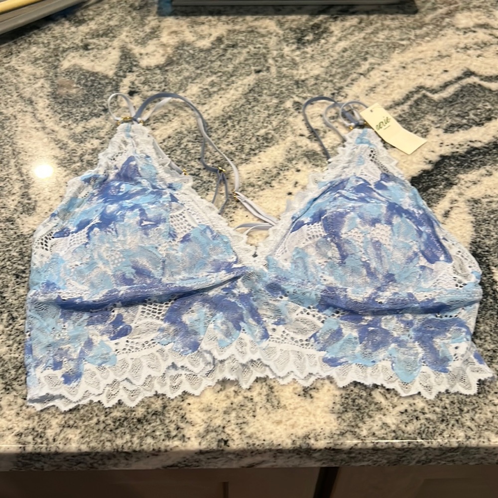 Beautiful bra. Very comfortable. Brand new.